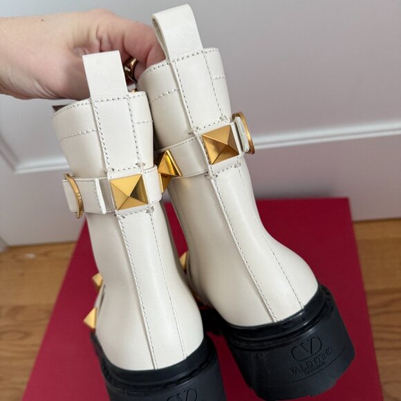 NWT Valentino Garavani Combat Boots Calfskin Leather Gold-tone Studs Sz 36 - Picture 10 of 12